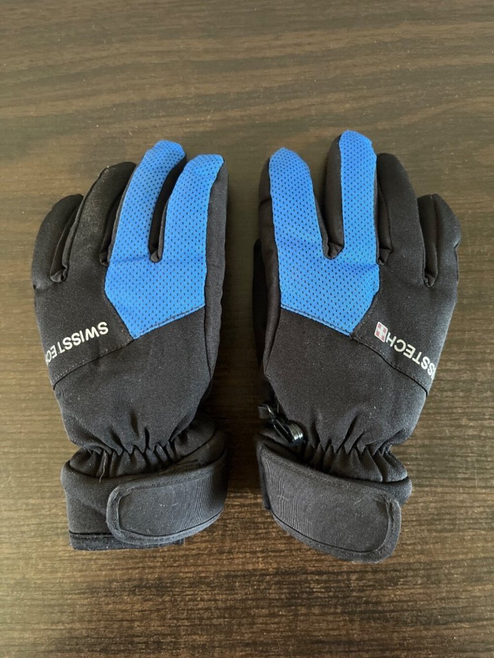 Swiss Tech Boys Small-Medium Black And Blue Winter Gloves Textured Fingers